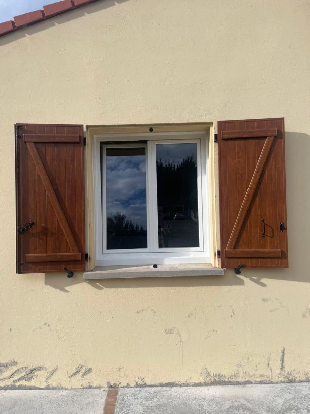 Pose de volets battants PVC à Lavelanet