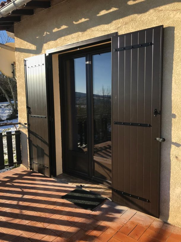 Installation artisanale de volets battants à Lavelanet